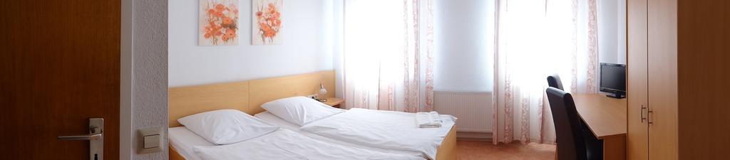 Hotel-Restaurant Zum Goldenen Hahnen Markgröningen Eksteriør bilde
