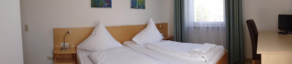 Hotel-Restaurant Zum Goldenen Hahnen Markgröningen Eksteriør bilde